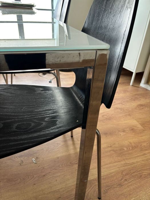 Duas secretárias grandes de vidro