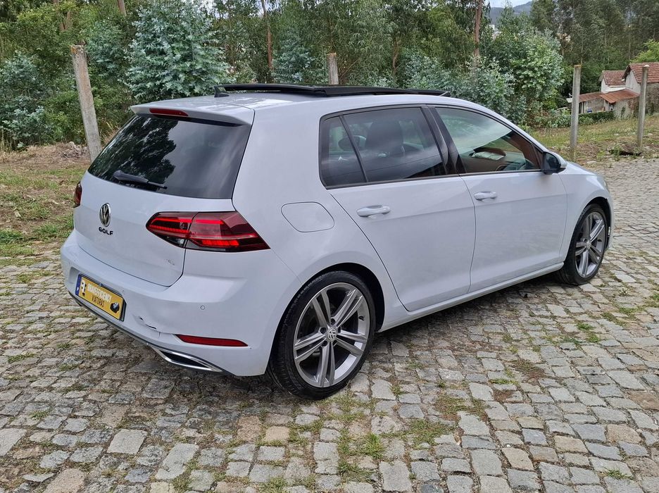 VW Golf 7.5 2.0 TDI Highline (150CV) Apenas 161 Mil Kms Look R-Line de 2017