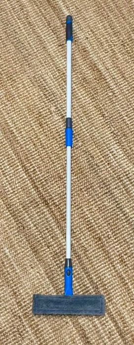 Rodo ou esfregão para limpeza de vidros c/ cabo extensível