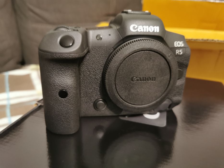 Aparat bezlusterkowiec Canon R5  kilkanaście zdjec zrobionych