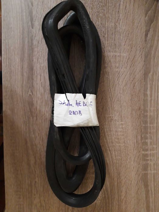 Уплотнители опускных стекл ВАЗ-2101-06, 2101-08, 2110, 2121 НОВЫЕ