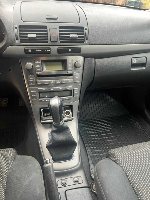 Toyota Avensis 1.8 VVT-i Sol benzyna