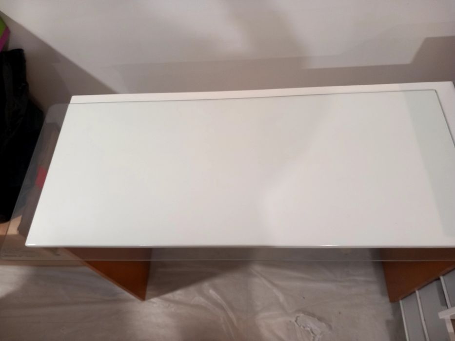 Secretária  com bloco de gavetas+ Cadeira
