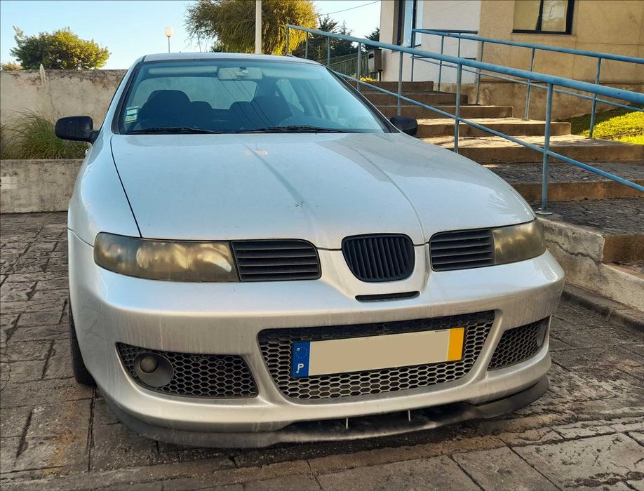 Grelha Frontal Seat Leon/Toledo Cupra 1M 2000 (Com e sem símbolo)