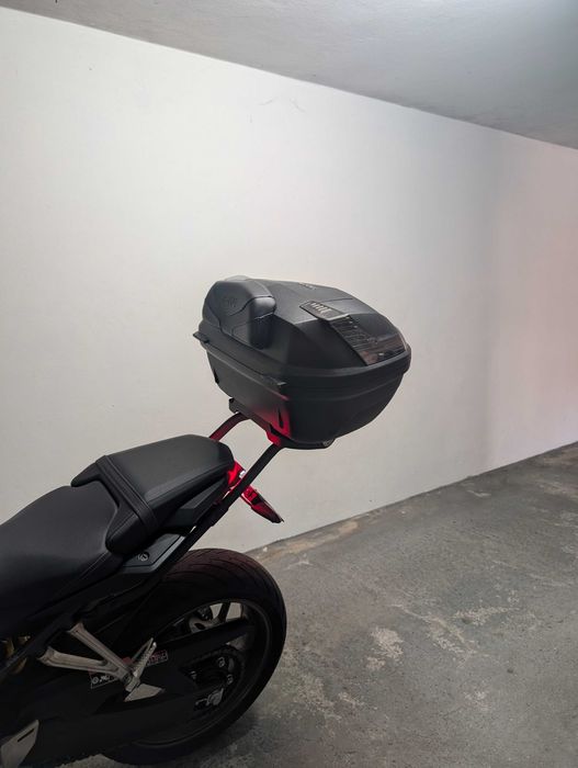 Top case GIVI com suporte para Honda CB 650 R