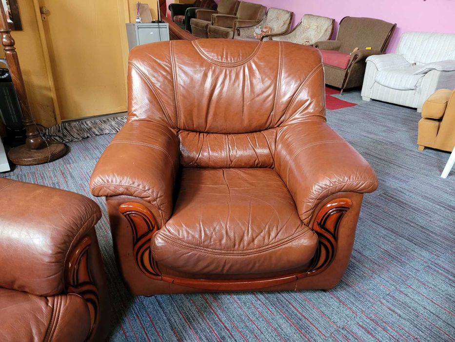 Sofás individuais em pele - Valor unitário - Bom estado geral