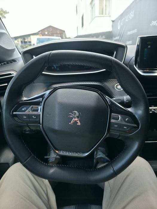 Peugeot 208 | Elétrico | allure