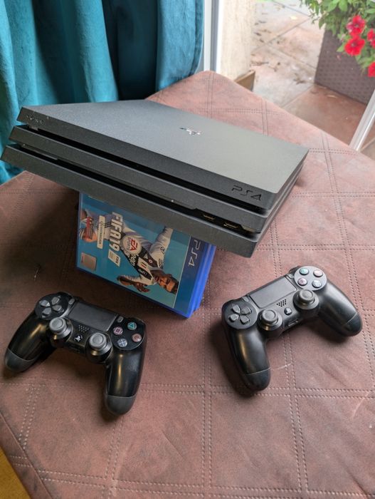 PS4 Pro Stan bardzo dobry