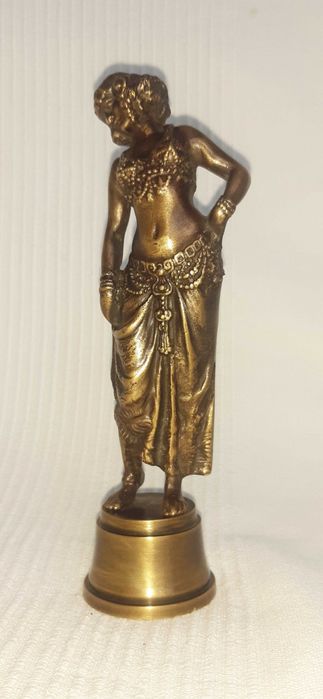 Figurka tancerki orientalnej z brązu