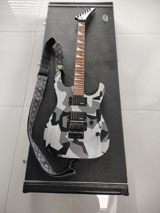 Gitara Jackson X Series Soloist SLX DX Camo, podstrunnica Laurel, Winter Camo
