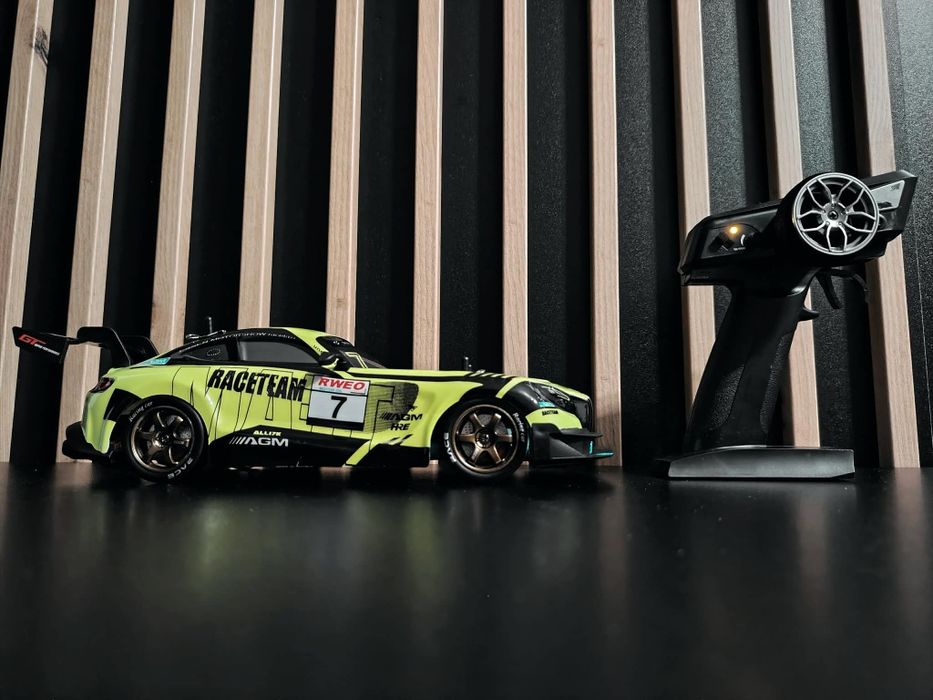 Samochód RC HyperDrive do driftu 4x4, 60km/h, LED, 2 komplety kół (drift/racing)