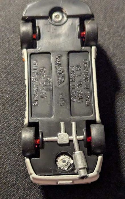 Hot Wheels Nissan Skyline GT-R R33 + Custom