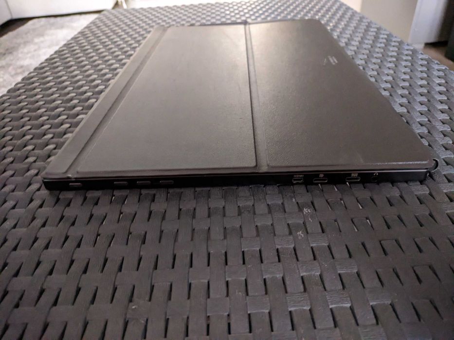 Monitor przenosny gamingowy Asus ROG Strix XG17AHPE 17,3 240Hz