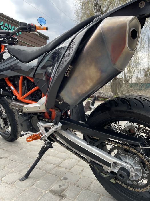 Мотоцикл Supermoto KTM 690 SMC-R 2022