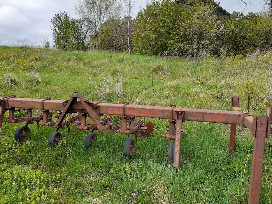 Продам комплект:  Картопле сажалка, культиватор.