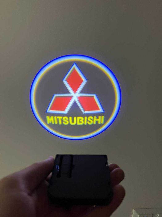 Проектор-подсветка в дверь автомобиля Mitsubishi