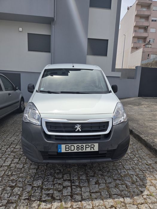 Peugeot Partner usada
Ano 2015
Diesel
221300 kms