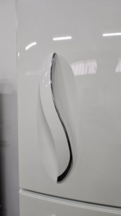 Frigorífico LG GR-642QVP com dispensador de água