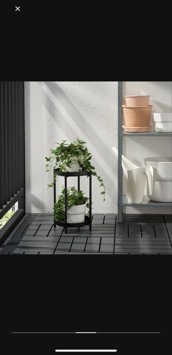 Conjunto de floreiras, uma do Ikea e outra da Amazon