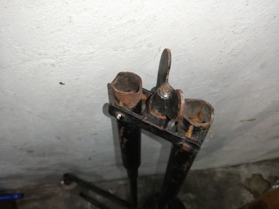 Ледоруб и пешня, все для зимней рыбалки