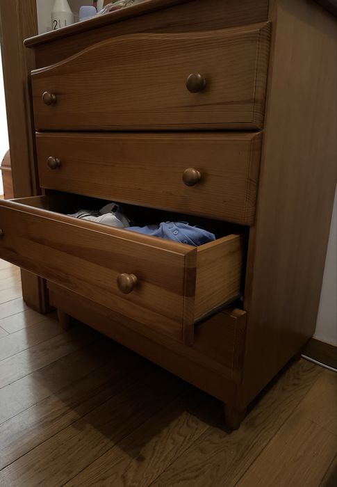 Comoda em pinho maciço