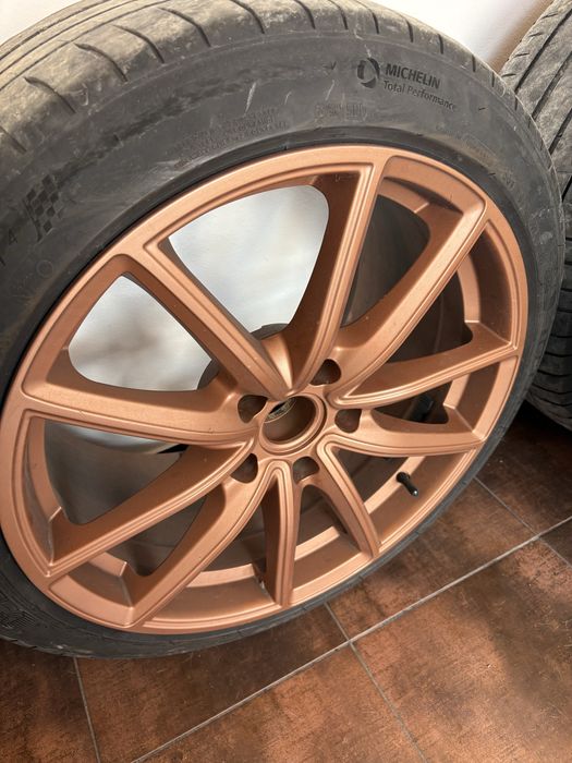 Jantes Douradas de Porsche Taycan