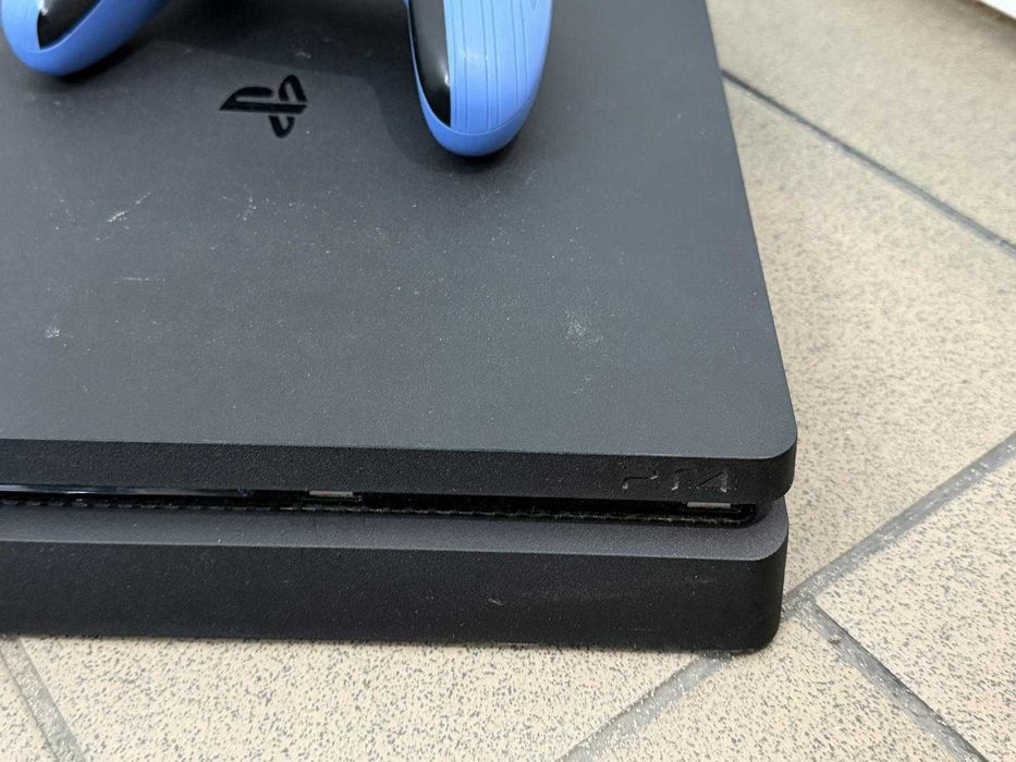 Konsola PS4 Slim 500GB pad/ kabel zasilający /gra
