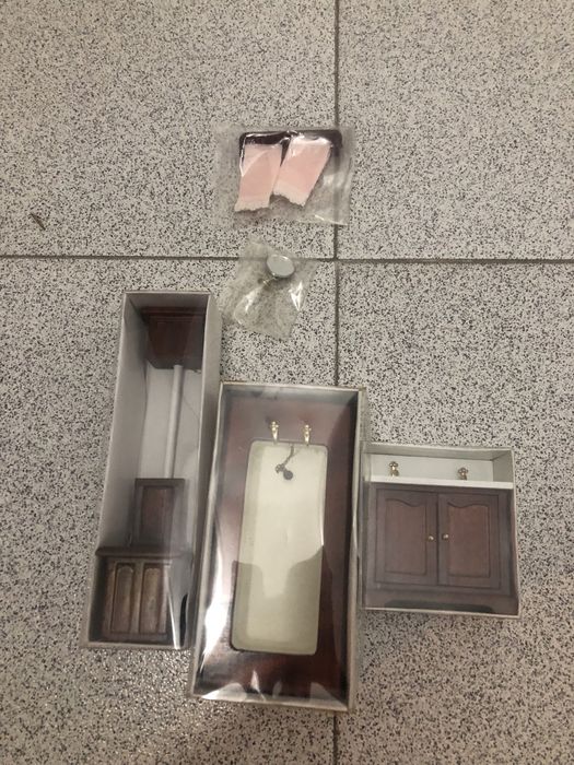 Casa de bonecas wc em madeira