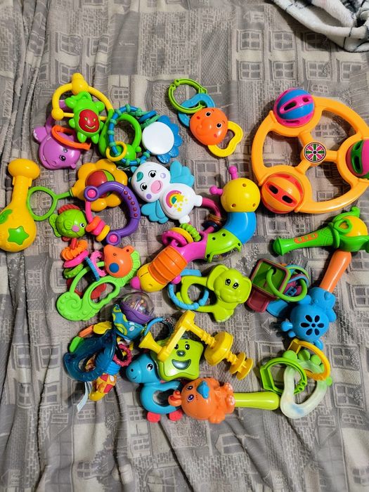 Іграшки для малюків