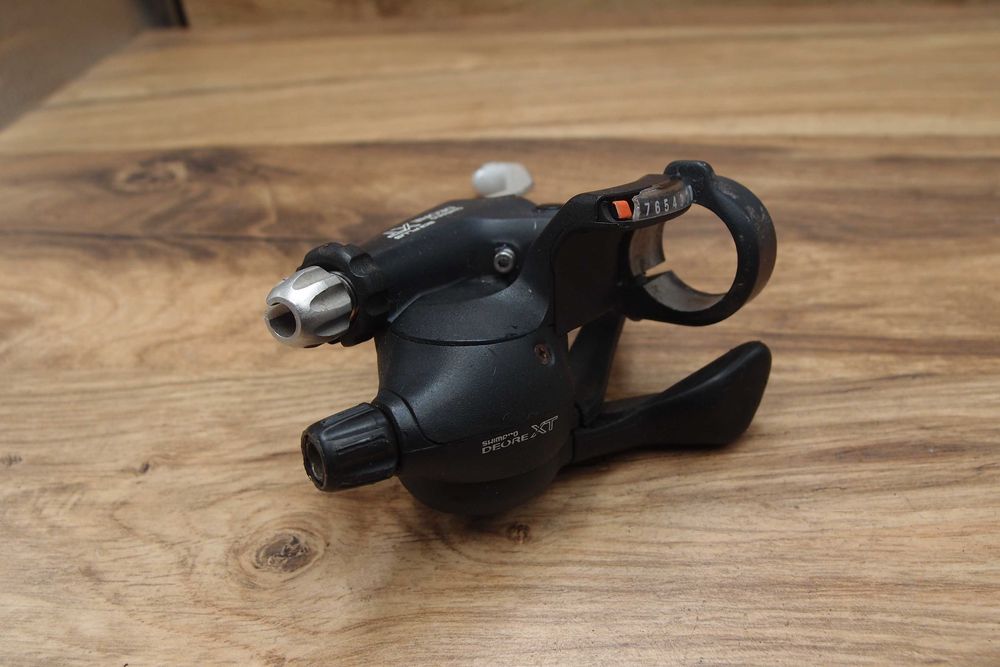 prawa klamkomanetka Shimano Deore XT ST-M737 8 rzędów