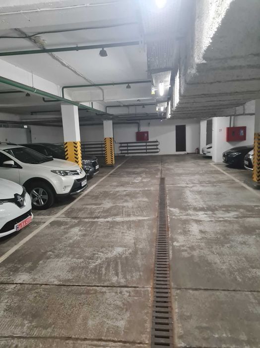 Продаж шикарного широкого і довгого підземного паркомісця біля м. Демі