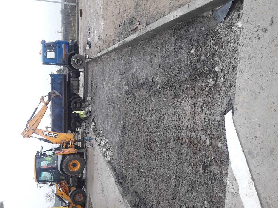 WYKOPY ROZBIÓRKI Usługi koparko-ładowarką i koparką Transport kruszyw