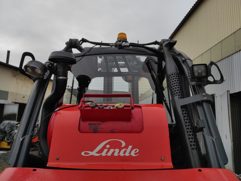 Вилковий навантажувач Linde 5 тонн газ. Вилочный погрузчик Linde б/у
