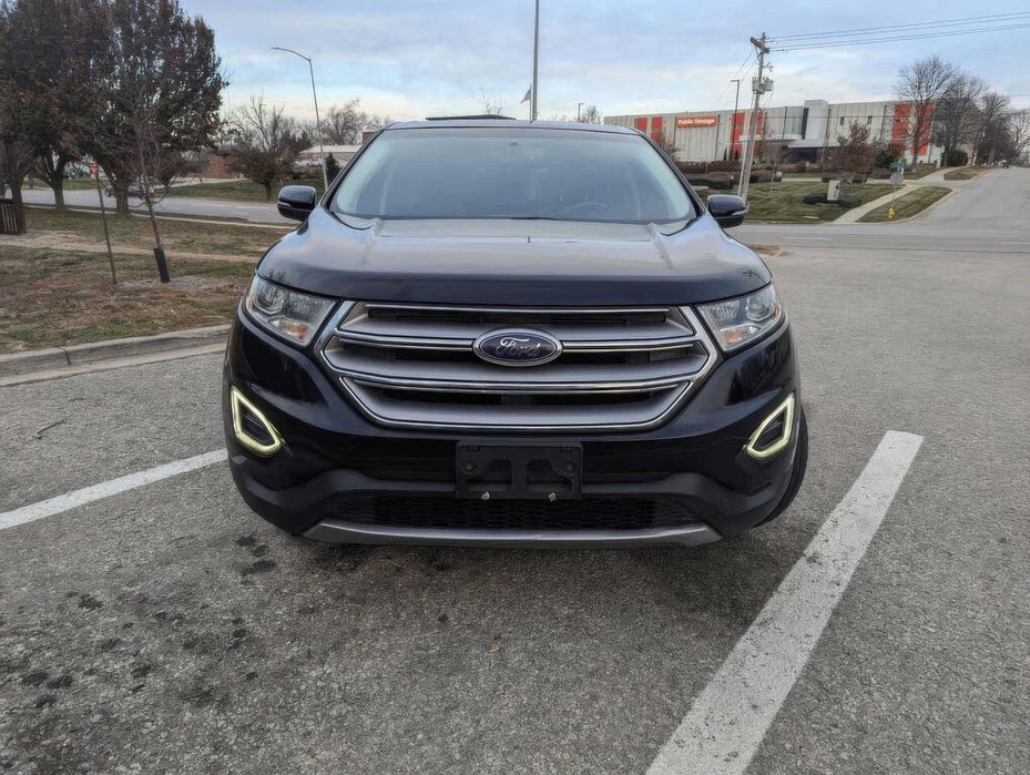 Ford Edge Titanium      2017