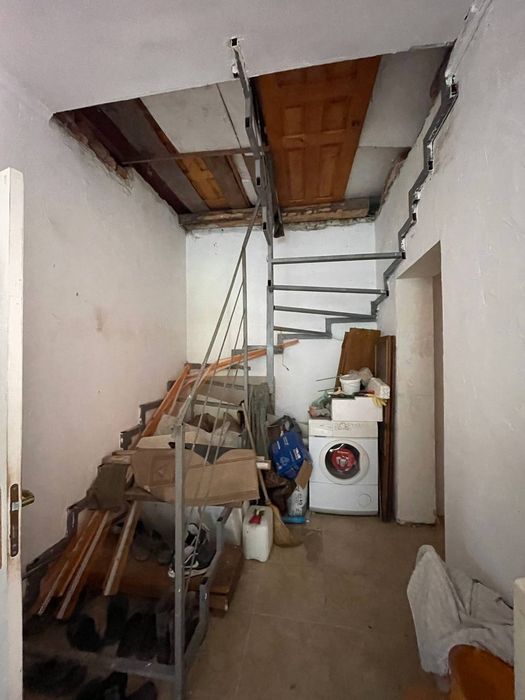 Будинок Незвисько, 18с.землі