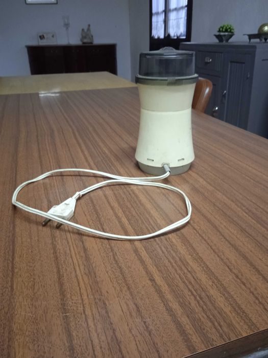 Maquina usada de moer grãos de café