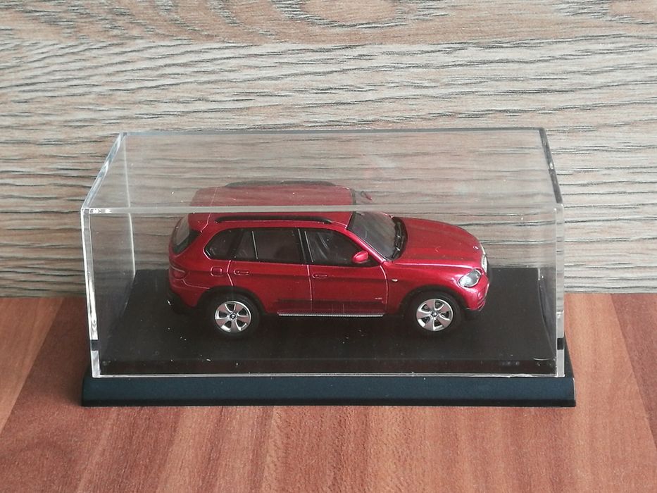 BMW X5 E70 1/64 Absolute Hot