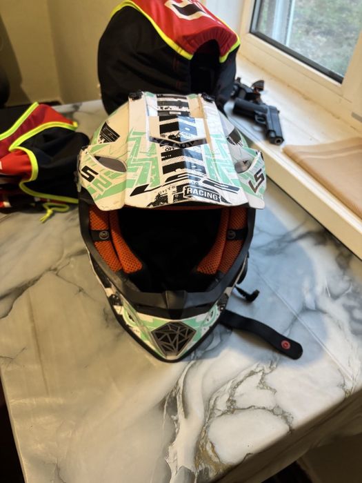 Дитячий мотошолом