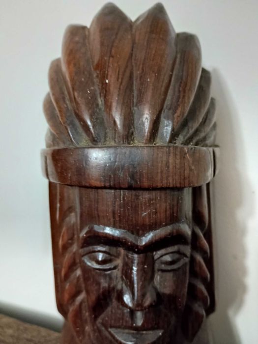 Drewniana figura popiersia indianskiego wodza - 110 zł