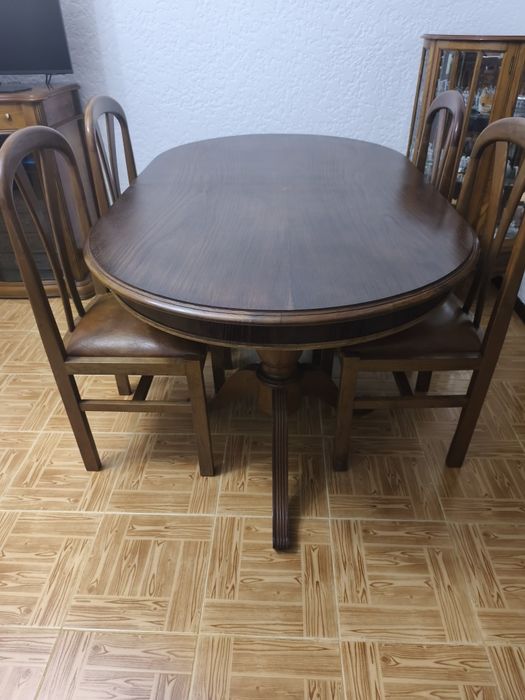 Mesa de sala com 4 cadeiras