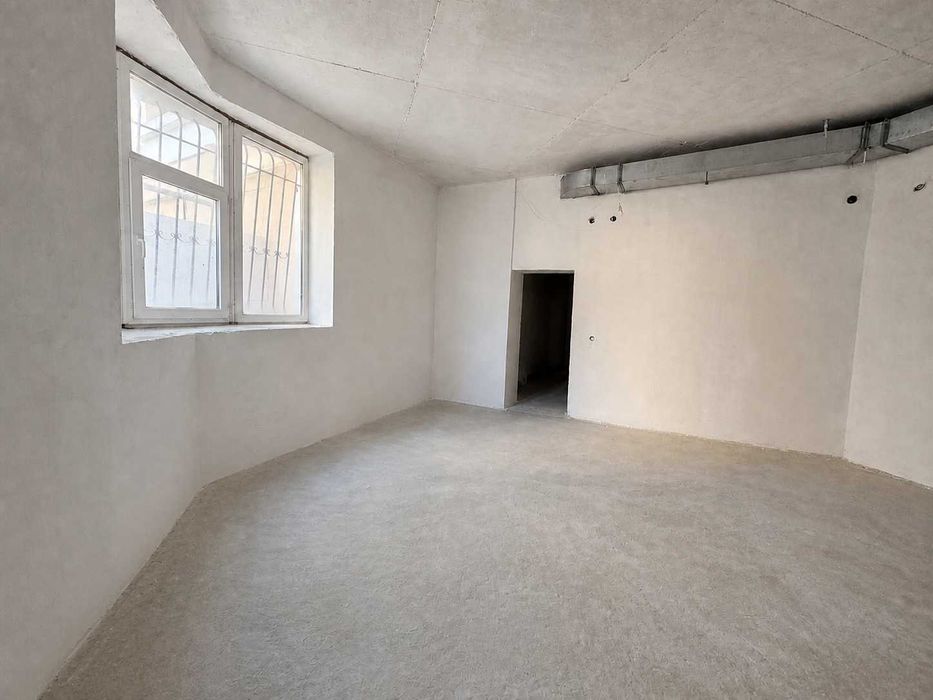 Оренда фасадного приміщення 245 м², 1-й поверх, Плугова 6А (від власника)