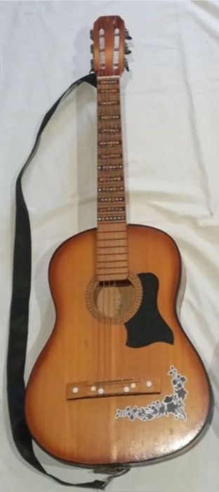 Гитара 6 ти струнная