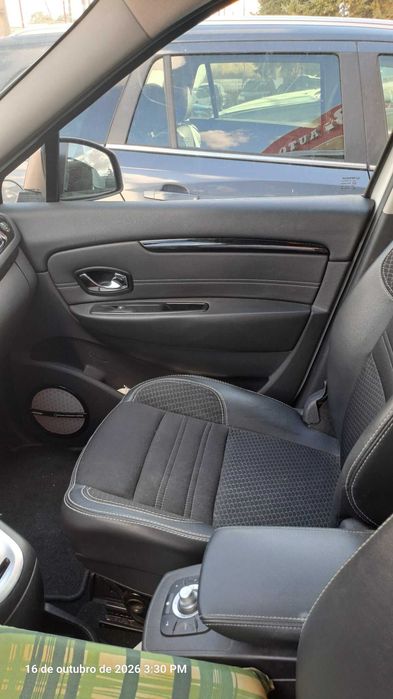 Renault Scenic acidentado