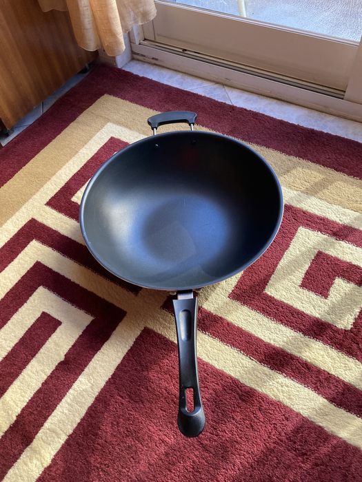 Panela wok praticamente novo