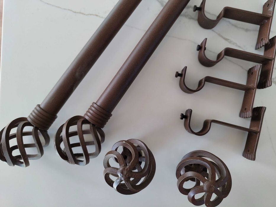 Barra de metal, terminações e suportes de parede (tenho 2 conjuntos)