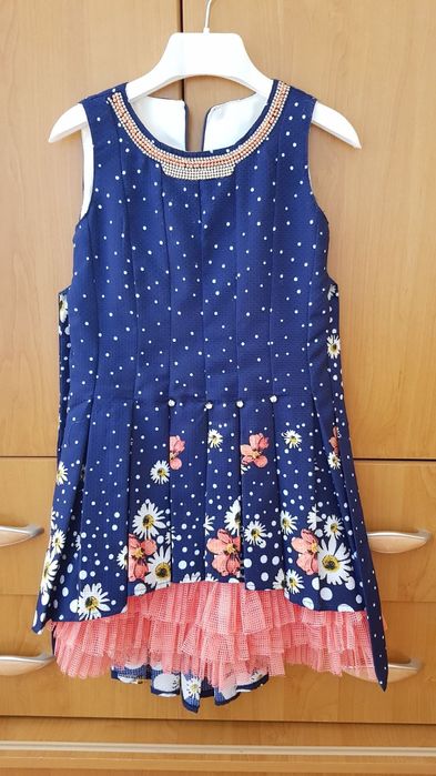 Святкова сукня на дівчинку 5-6 років