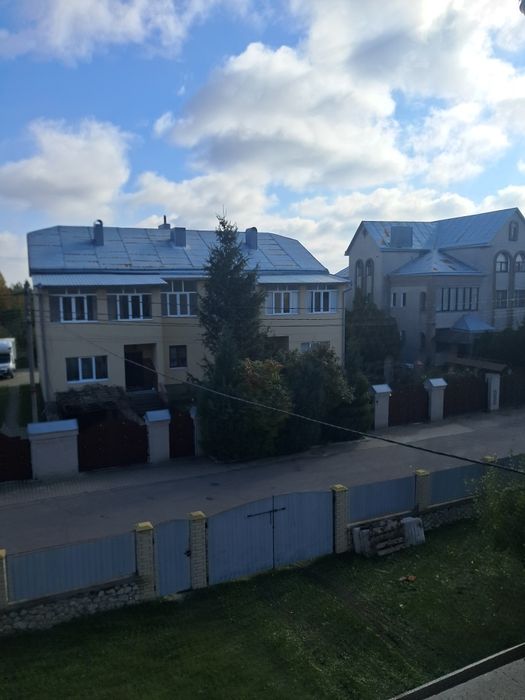 Продається будинок на 2 сім' їв с. Байківці