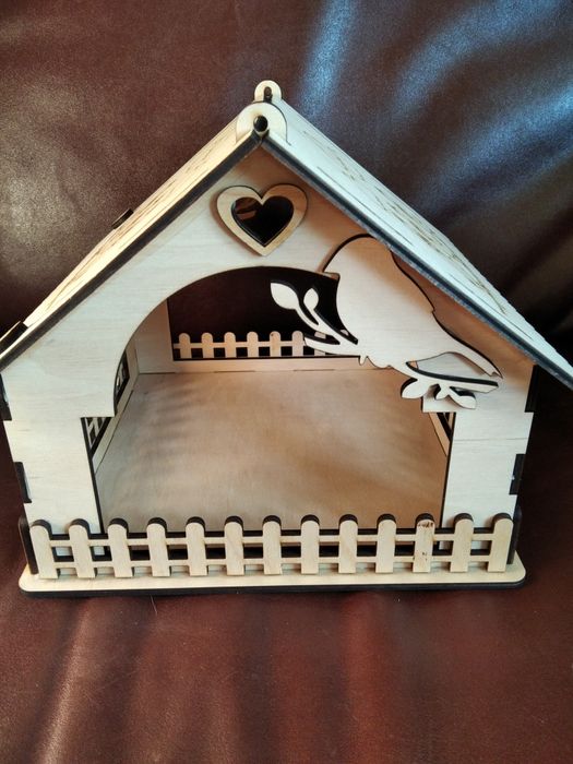 Годівнички для пташок з фанери