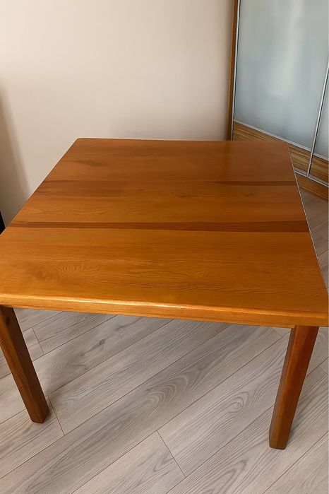 Stół drewniany 100x100 cm – solidny, klasyczny, piękny!