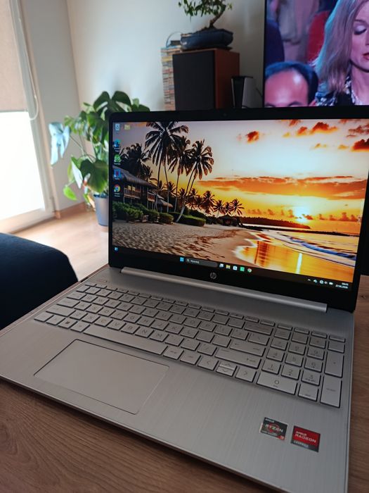 Laptop HP srebrny